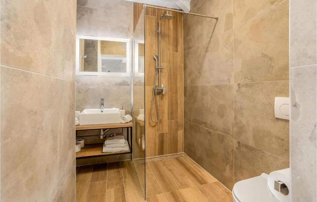 Feriehus Awesome Home In Stari Laz With Wi-Fi Kroatien