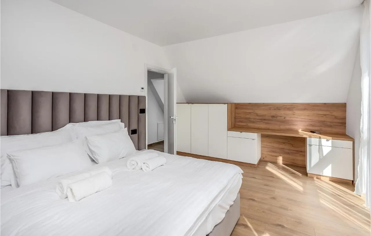Awesome Home In Stari Laz With Wi-Fi Holiday home